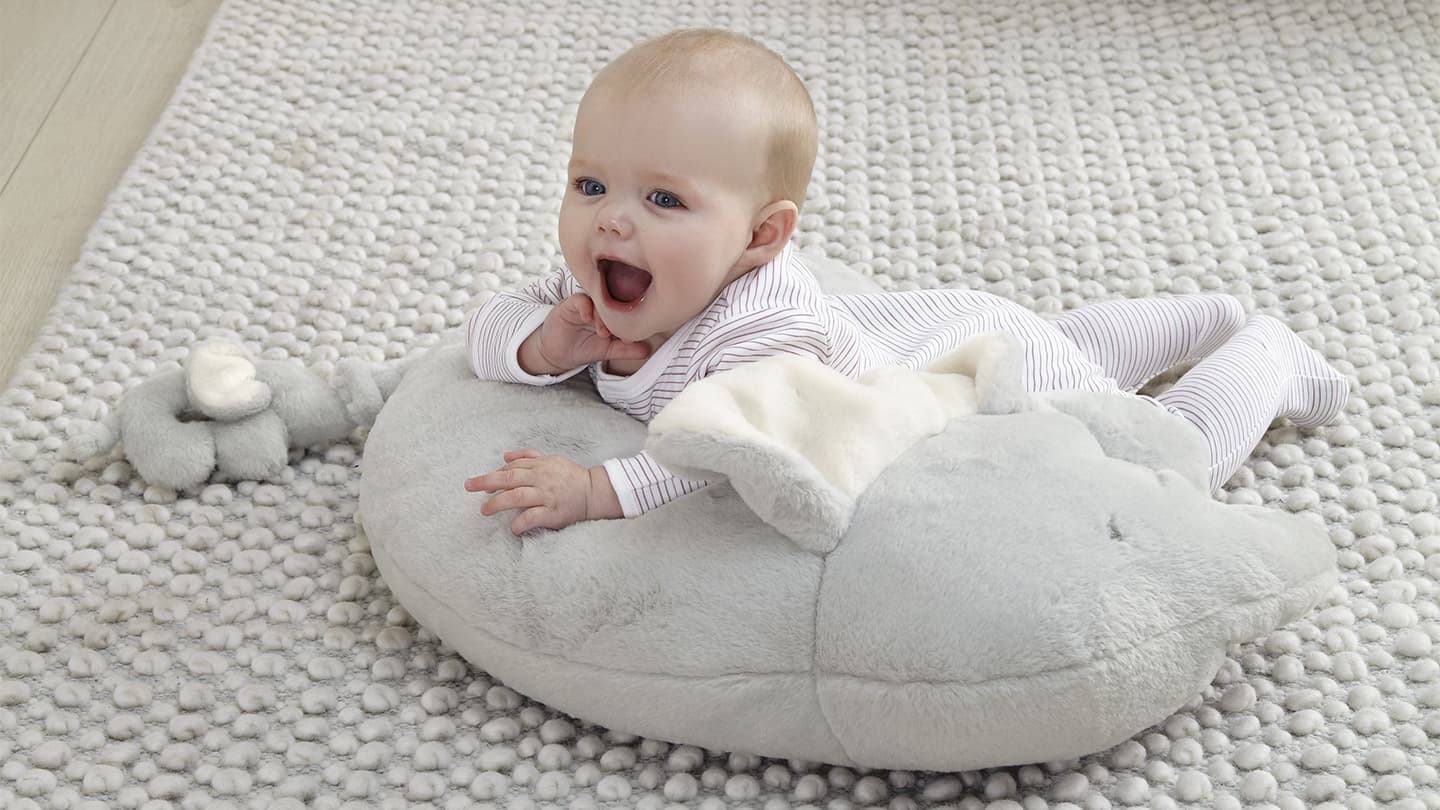 Tummy Time How to Guide –وقت الاستلقاء على البطن (Tummy Time)