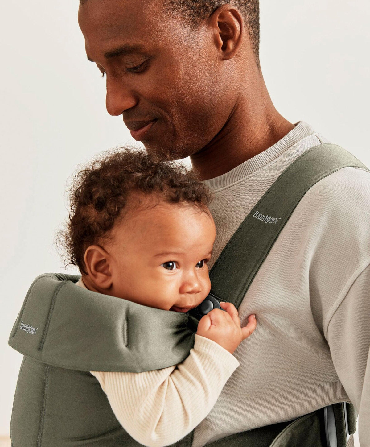 BabyBjörn Baby Carrier Mini - Dark Green BabyBjörn Baby Carrier Mini - Dark Green