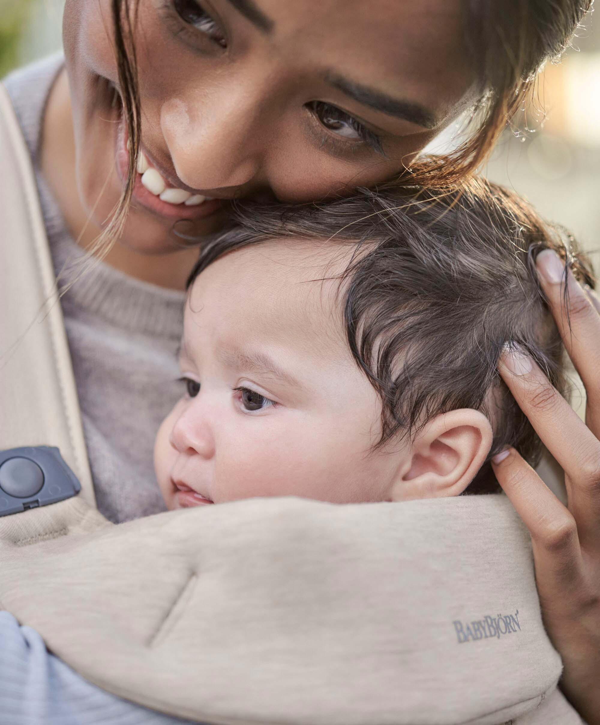 BabyBj?rn Baby Carrier Mini, 3D Jersey, Light Gray Babybjorn Sling | Mini Carrier in Black | Natural Baby Shower