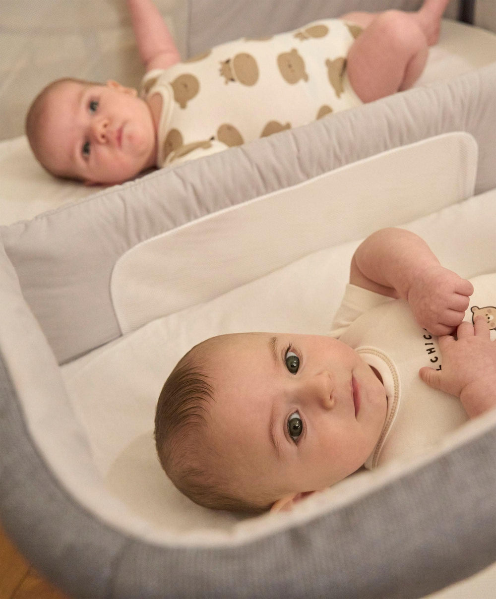 Chicco Chicco Next2Me Twins  Bedside Crib – Magnet Grey