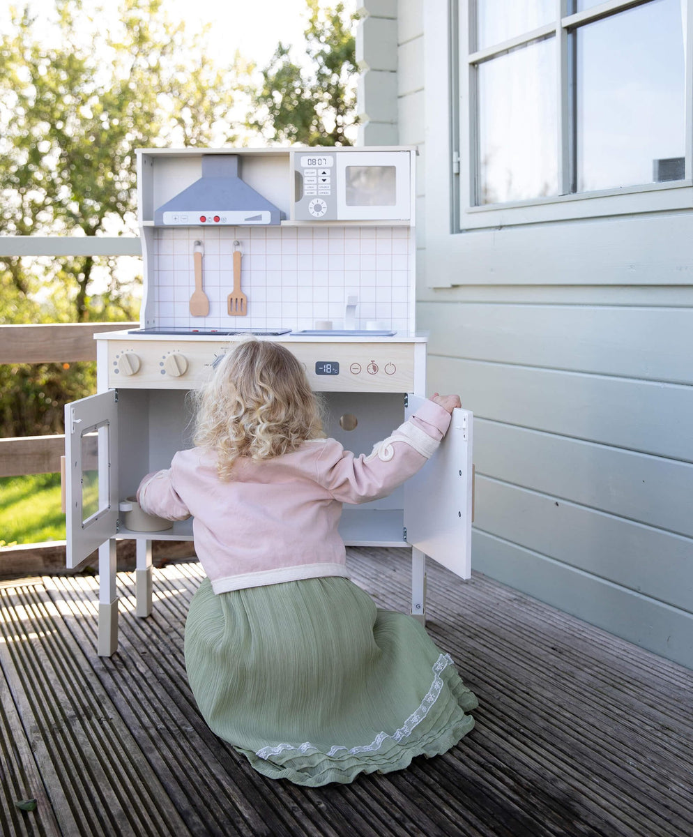 Modern Wooden Kitchen Toy | Classic World Toys – Mamas & Papas UK