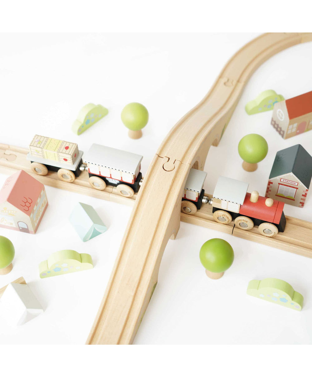Le Toy Van Eco Friendly &amp; Wooden Toys Le Toy Van Figure of 8 Train Set