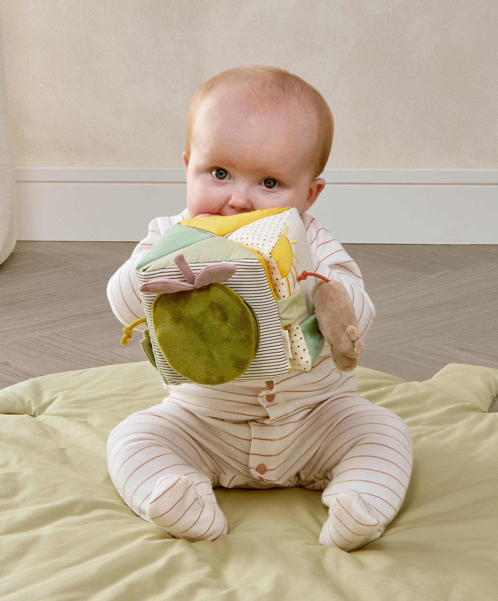 Mamas & Papas Folding Activity Cube