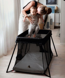 Mamas & Papas Babybjorn Travel Cot Light Bundle with Fitted Sheet - Black