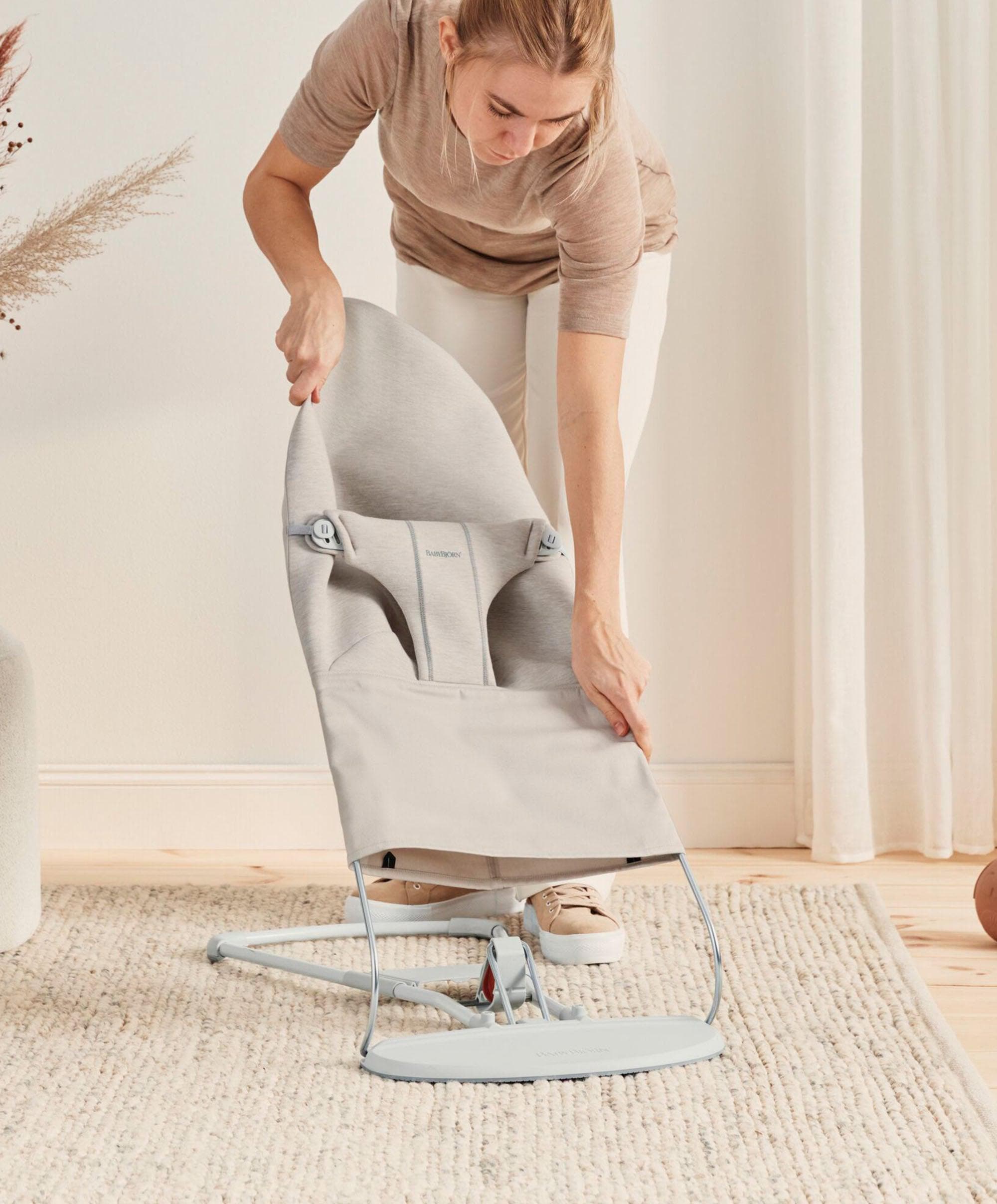 BabyBjörn Baby Bouncer and Toy Bar – Light Beige