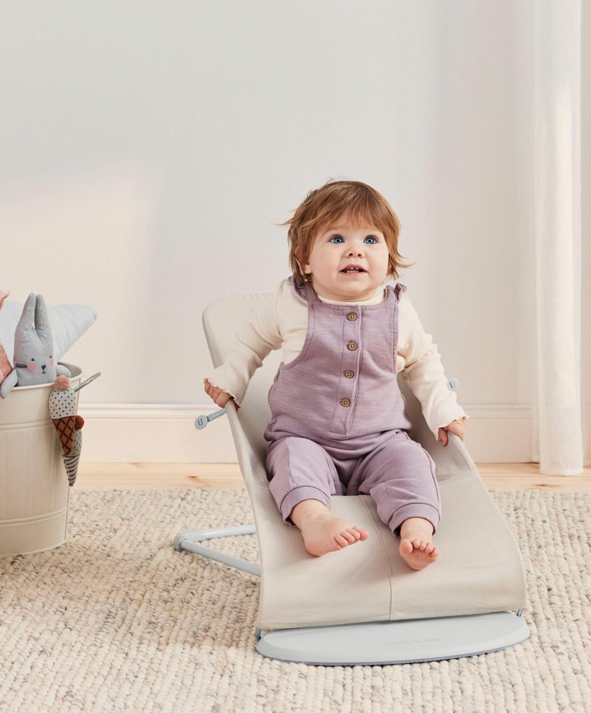 BabyBjörn Baby Bouncer and Toy Bar – Light Beige