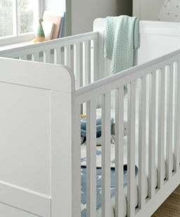 Mamas & Papas Hampden Cotbed & Essential Airflow Pocket Spring Mattress Bundle - White