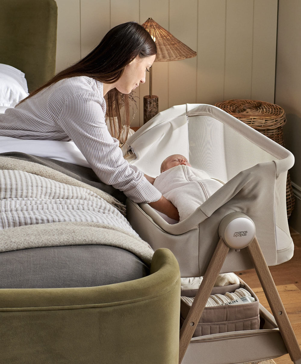 Mamas &amp; Papas Harwell Nursery Bundle with Lua 2 Bedside Crib (6 Piece) – Mocha/White
