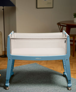 Snuz SnuzPod Studio Bedside Crib – Santorini Sky Blue