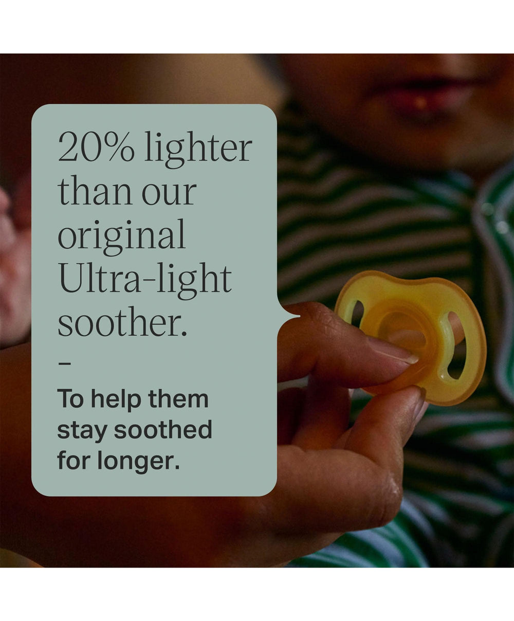 Tommee Tippee Soothers Tommee Tippee Ultra-light StayPut Night Glow Dummy 6-18m (2 Pack)