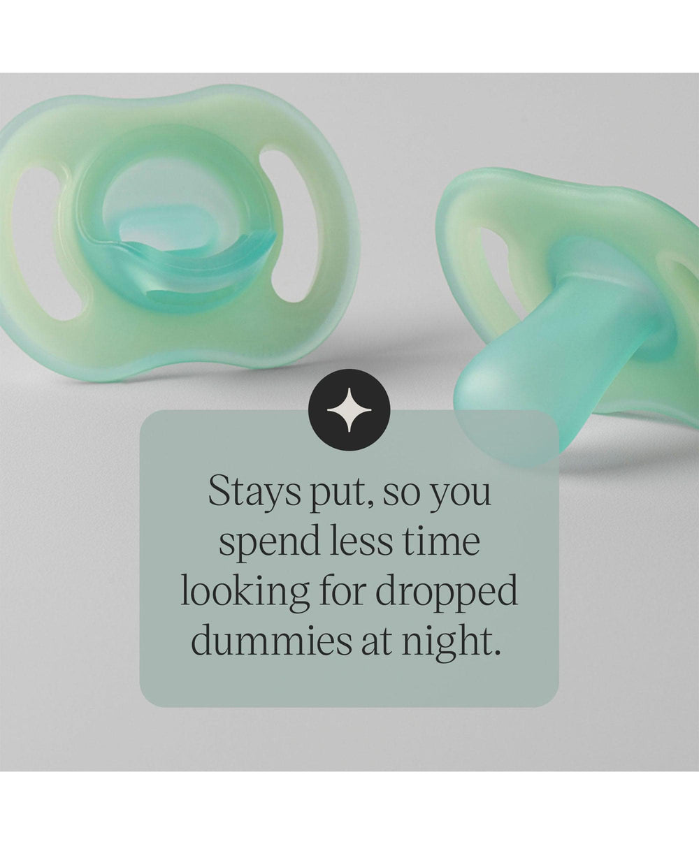 Tommee Tippee Soothers Tommee Tippee Ultra-light StayPut Night Glow Dummy 6-18m (2 Pack)