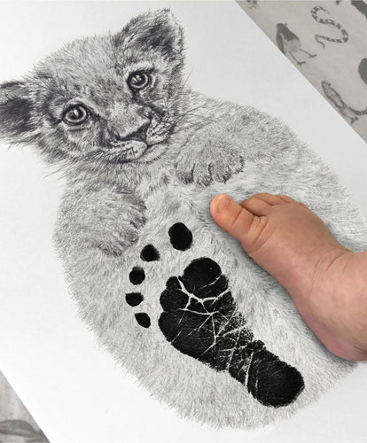 LUCY COGGLE Lucy Coggle - Baby Lion Footprint Kit - Graphite Grey